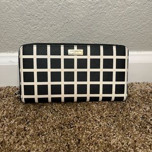 Black and white Kate Spade zipper wallet